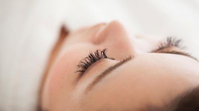 Vippeextensions, Volum refill 45 min hos Lash Bar - Mo i Rana