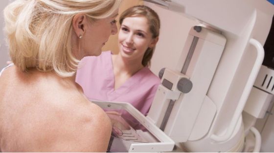Hvordan utføres mammografi?